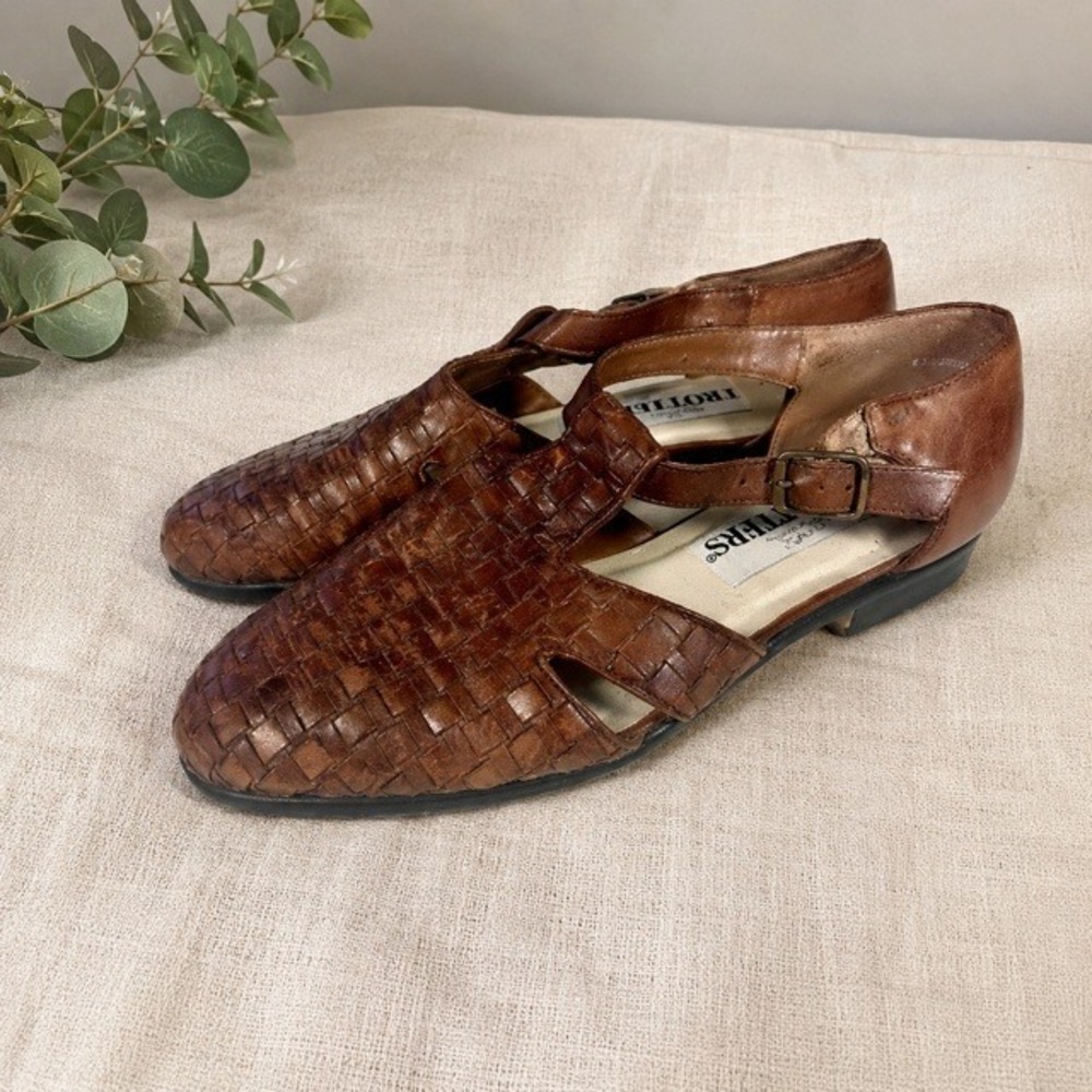 Trotters Lucille Womens 6.5W Woven Leather T-Strap Flats Cognac‎ Brown